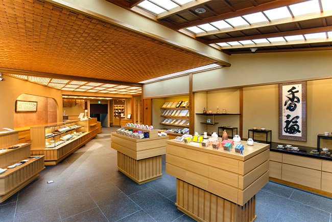 薫習館(くんじゅうかん)|香老舗 松栄堂 ご当地情報 三菱HCキャピタル